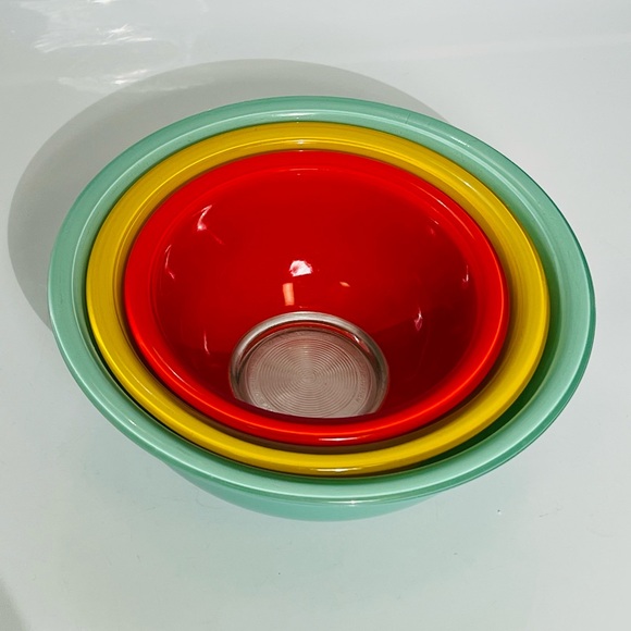 Vintage Pyrex CorningPrimary Colors Nesting Mixing Bowls #322 #323 & #325
